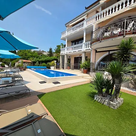 Fuer 2-3 Personen Mit Balkon Und Gemeinschaftspool By Interhome شقة *