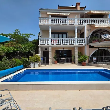 Fuer 2-3 Personen Mit Balkon Und Gemeinschaftspool By Interhome *