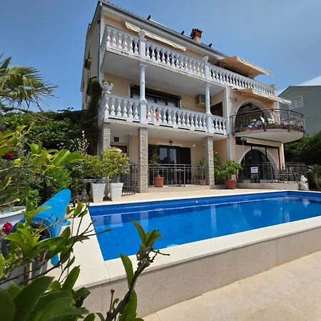 Apartamento Fuer 2-3 Personen Mit Balkon Und Gemeinschaftspool By Interhome Novi Vinodolski