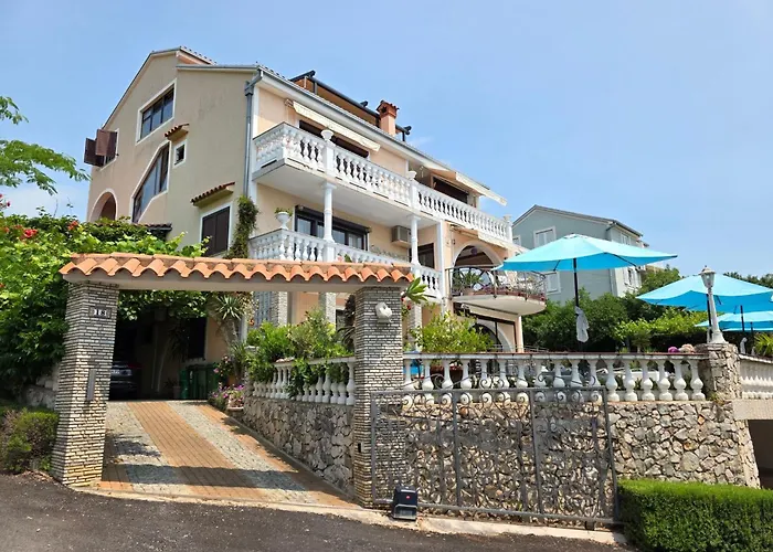 Fuer 2-3 Personen Mit Balkon Und Gemeinschaftspool By Interhome شقة نوفي فينودولسكي