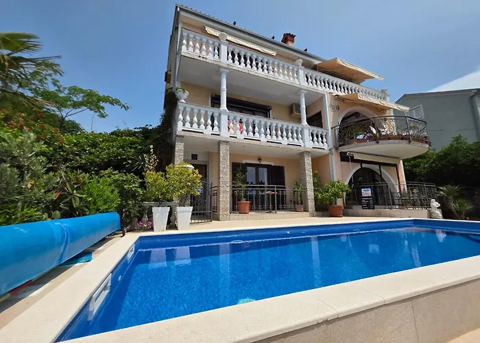 Fuer 2-3 Personen Mit Balkon Und Gemeinschaftspool By Interhome شقة