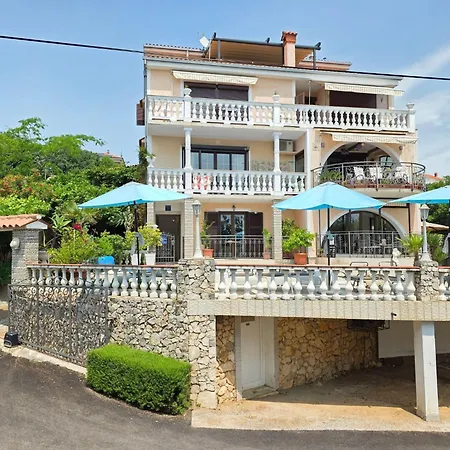 Fuer 2-3 Personen Mit Balkon Und Gemeinschaftspool By Interhome Novi Vinodolski