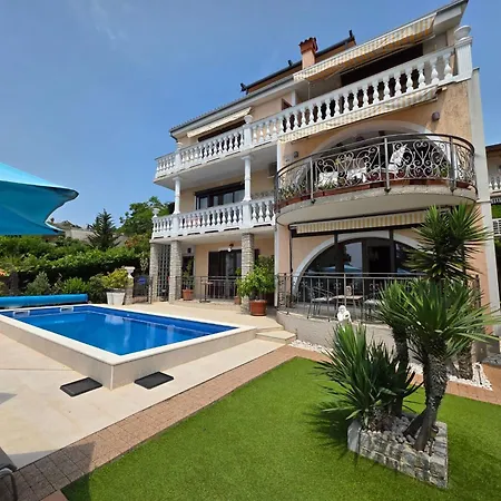 Fuer 2-3 Personen Mit Balkon Und Gemeinschaftspool By Interhome Novi Vinodolski