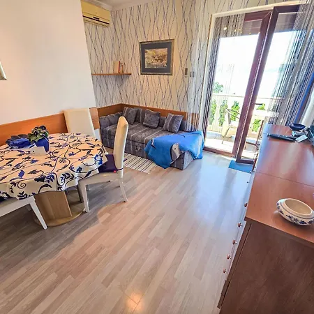 Διαμέρισμα Fuer 2-3 Personen Mit Balkon Und Gemeinschaftspool By Interhome Novi Vinodolski