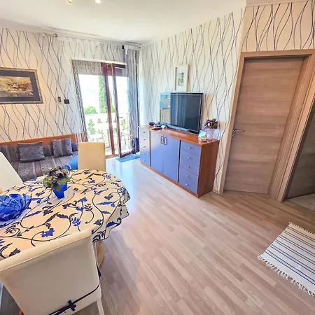 Fuer 2-3 Personen Mit Balkon Und Gemeinschaftspool By Interhome