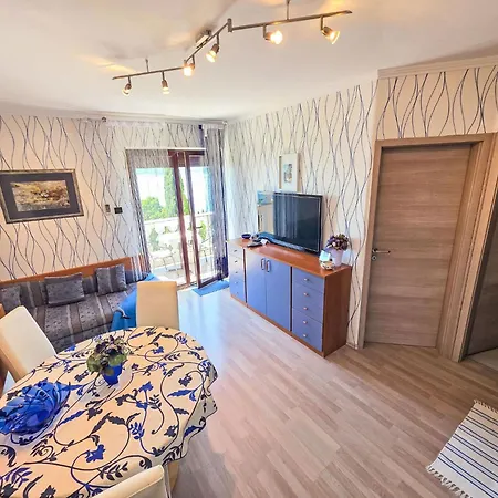 Fuer 2-3 Personen Mit Balkon Und Gemeinschaftspool By Interhome *