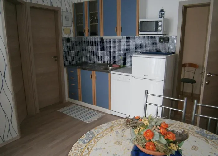 Fuer 2-3 Personen Mit Balkon Und Gemeinschaftspool By Interhome 아파트